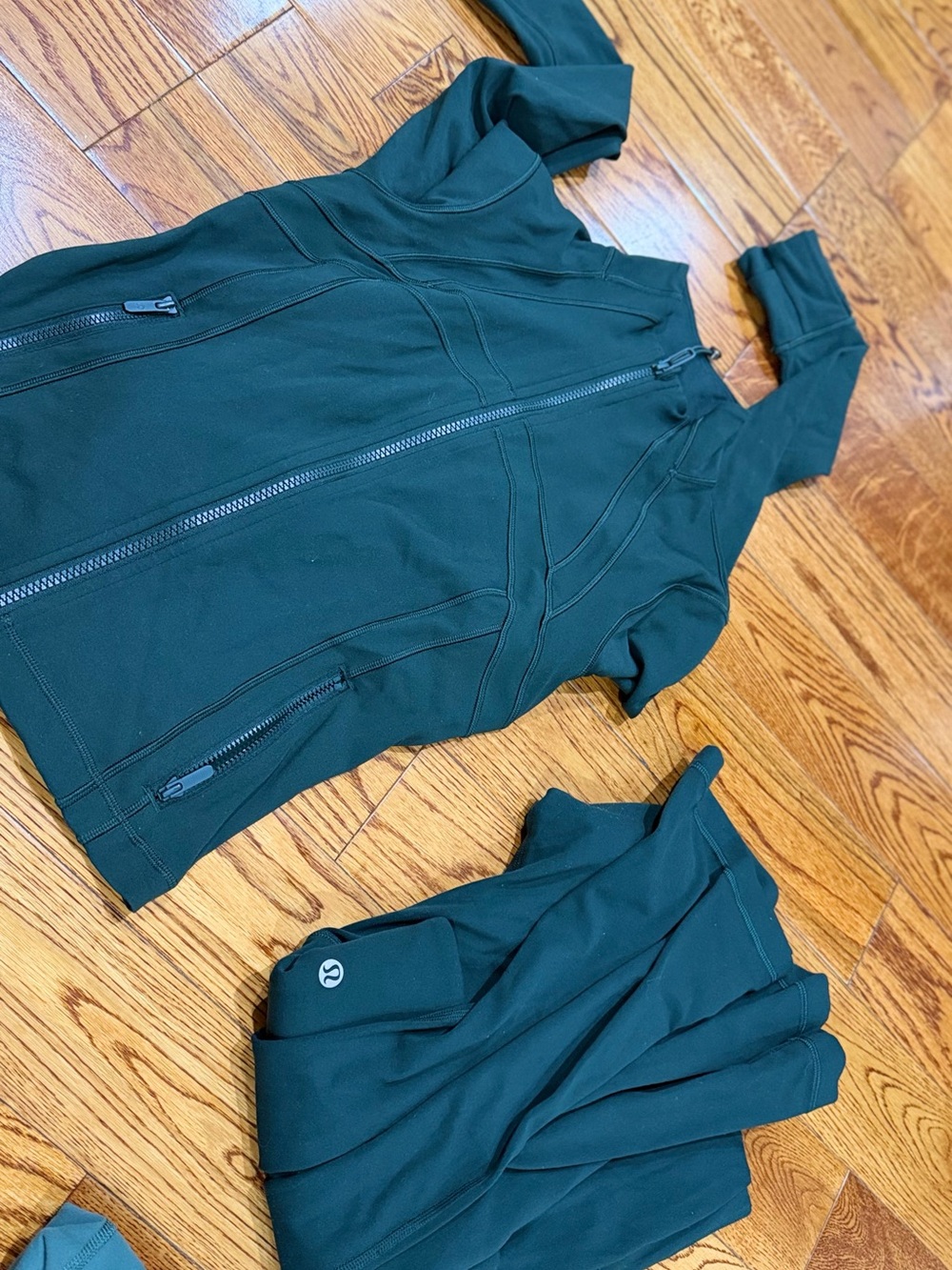 Lululemon rainforest green set